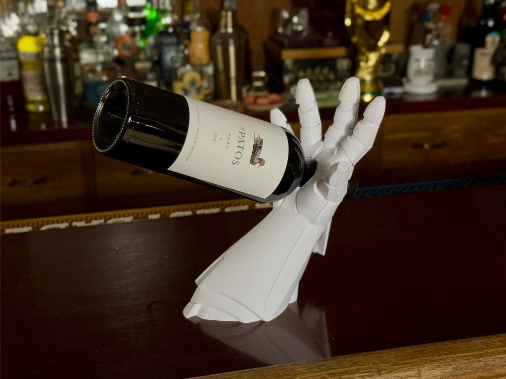 ARC HAND – Weinflaschenhalter im Cyber/Armor-Look (3D-Druck)